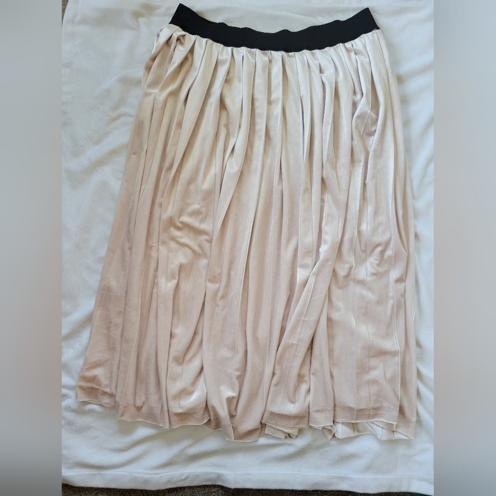 Leith Champagne Pleated Crushed Velvet Midi Skirt M